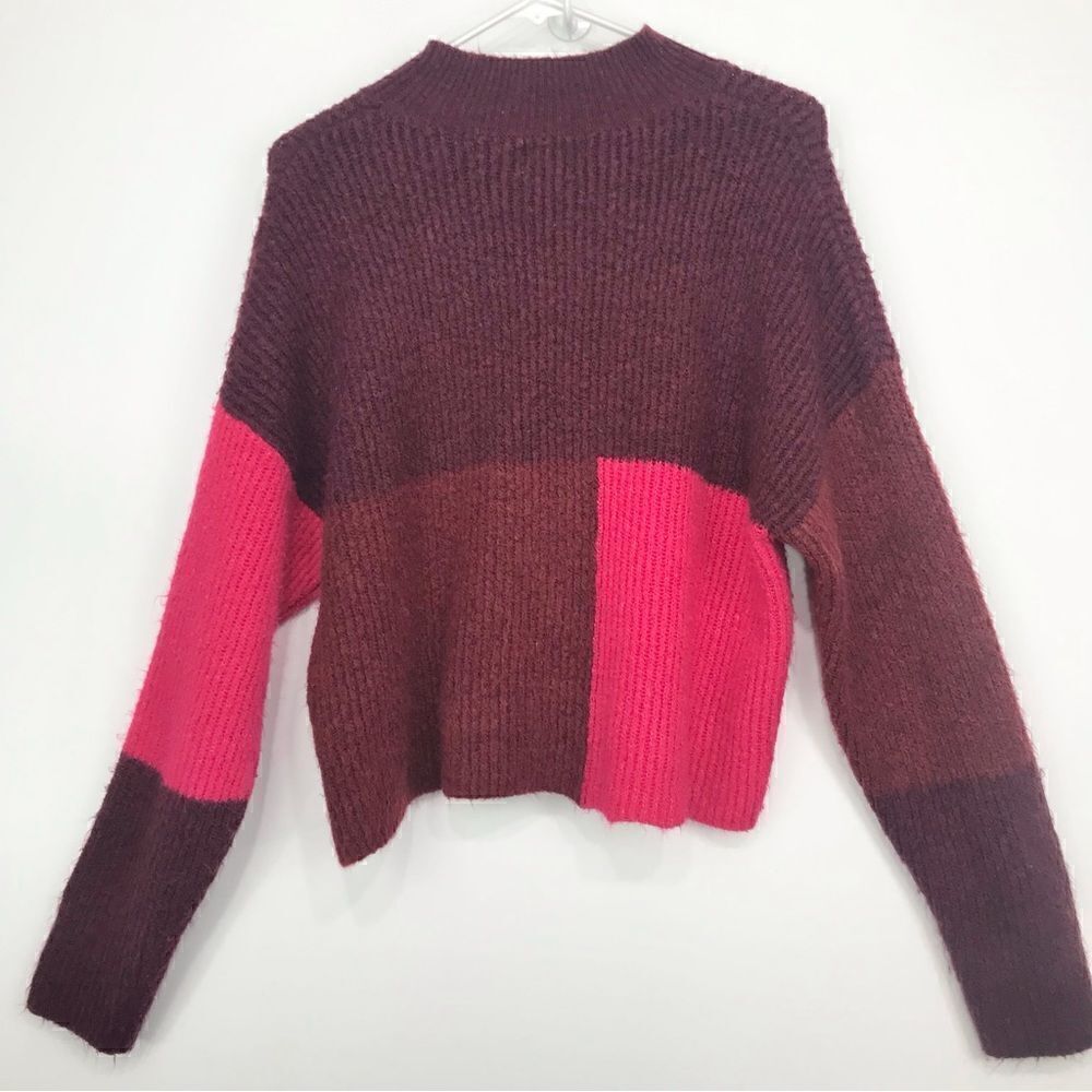 Silverflint Burgundy Rose Colorblock Cropped Crew Neck Sweater